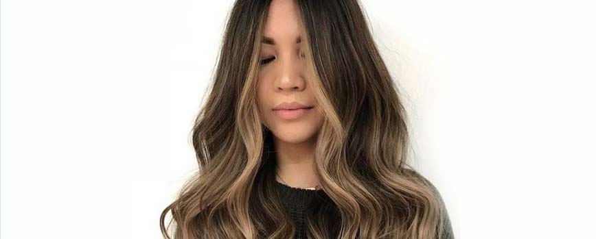 Mechas rubias en pelo castaño oscuro