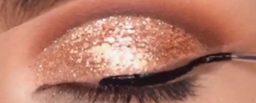 Aplicar el eyeliner