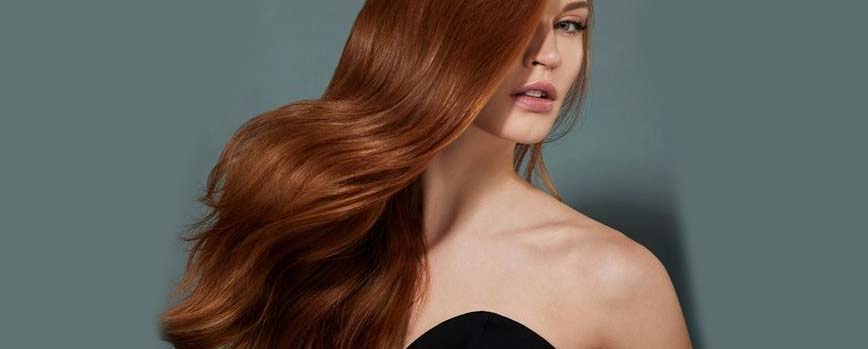Castaño cobrizo en cabello largo