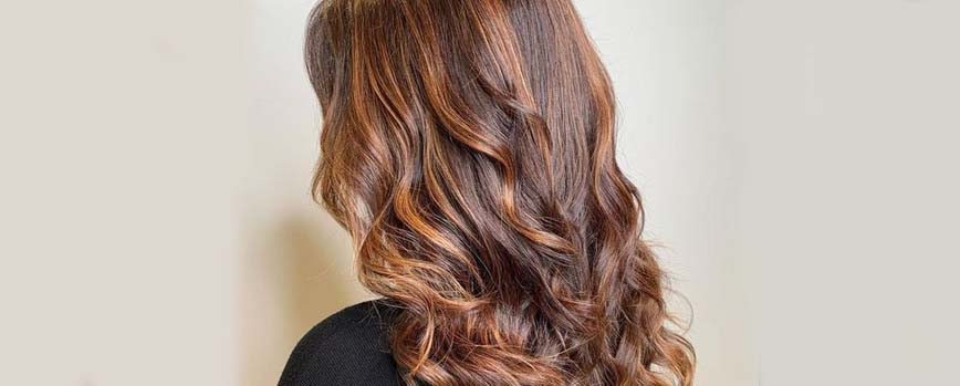 Castaño avellana con mechas