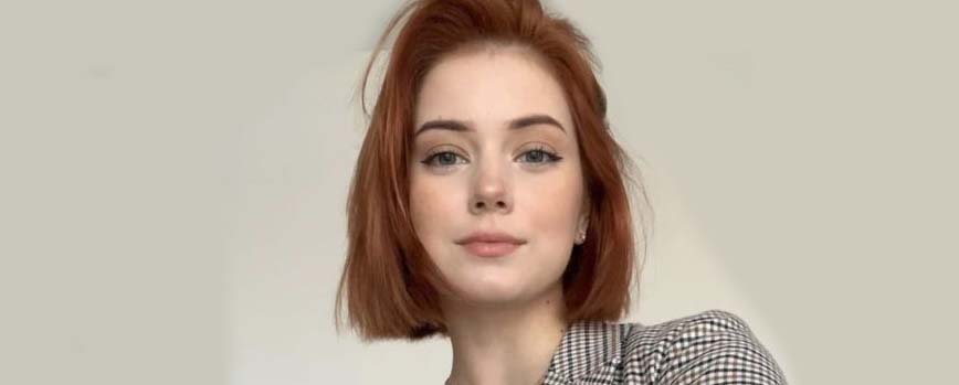 Castaño cobrizo en cabello corto