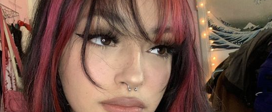 Mechas de color rojo intenso