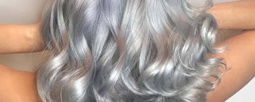 Cabello gris ceniza plateado