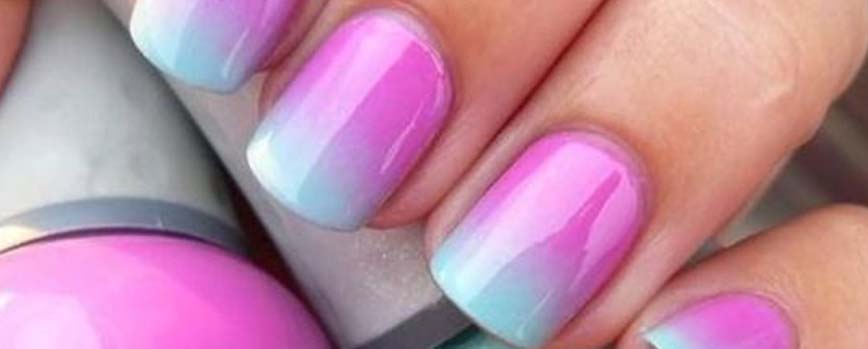 Uñas con degradado metálico en tonos pastel