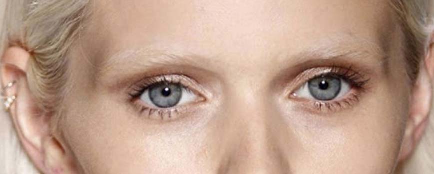 ¿Qué impacto tienen las cejas decoloradas en el rostro?