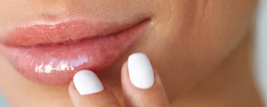 ¿Cómo hidratar los labios después del ácido hialurónico?