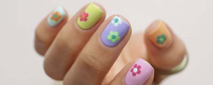 Uñas con estampados florales