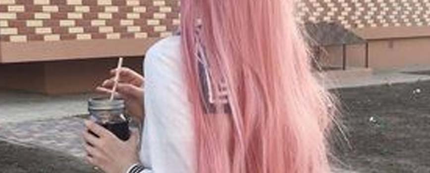 Cabello largo rosa pastel