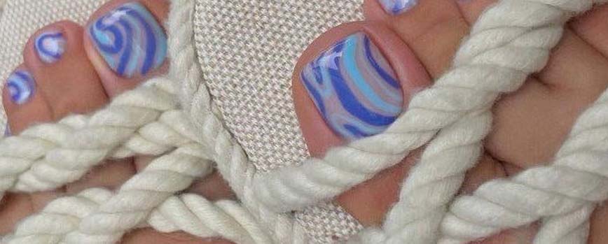 Pedicura con detalles ópticos