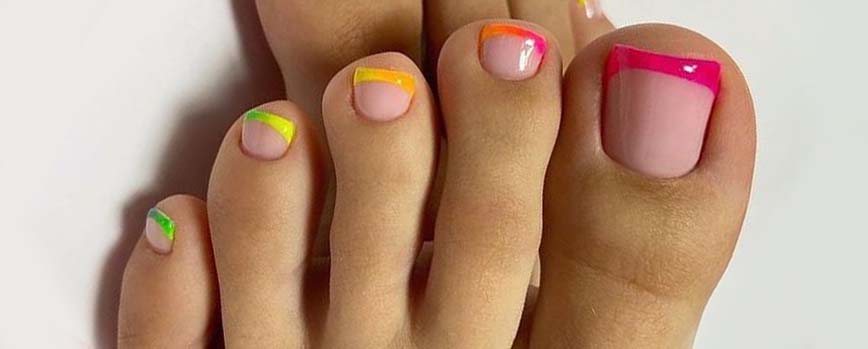 Pedicura francesa de colores