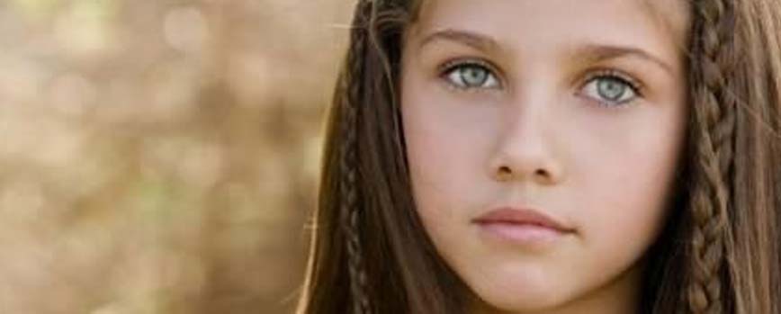Melena suelta con baby braids o trenzas bebé