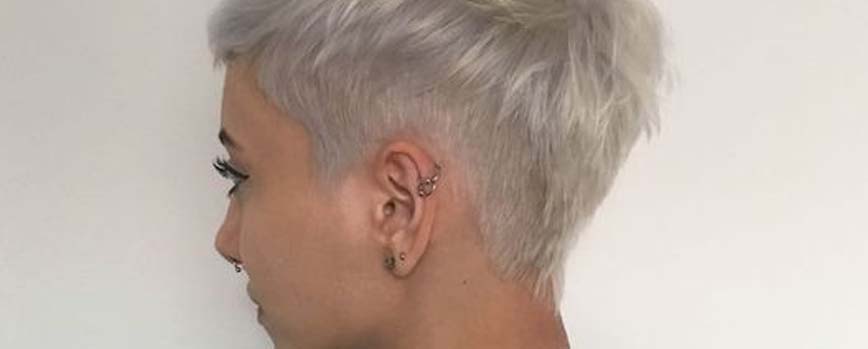 Corte de pelo rapado con niveles asimétricos