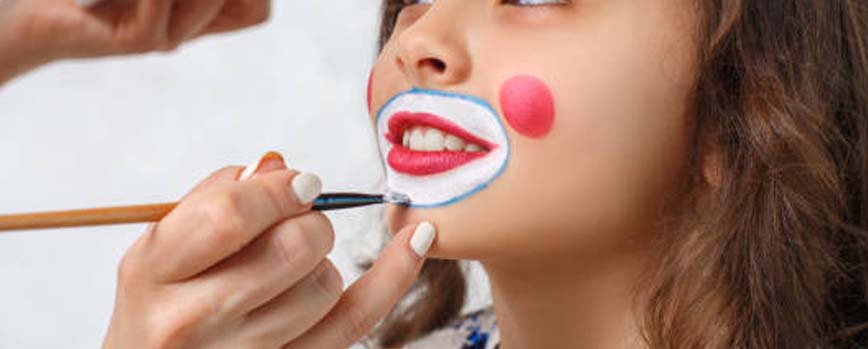 Maquillaje de payaso del terror para niñas