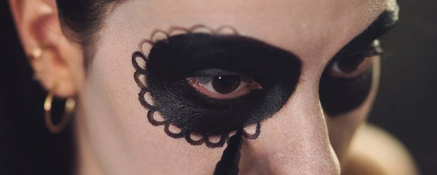 Delineado de ojos y nariz
