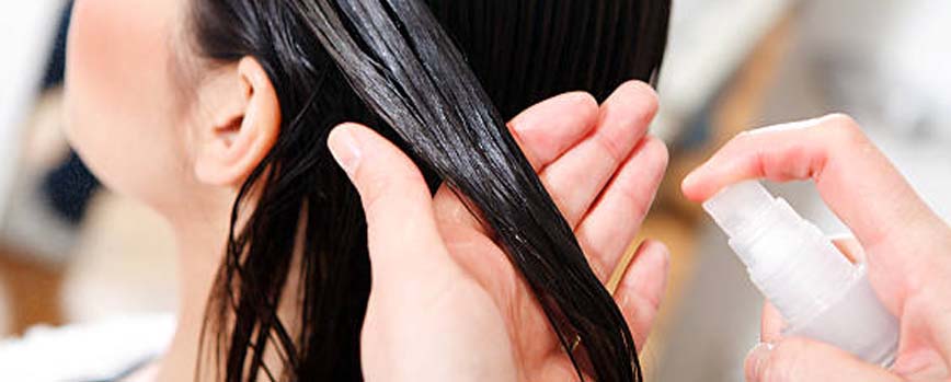 ¿Cómo se utilizan los sprays para aclarar el pelo?