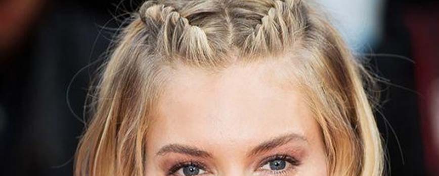 Pelo suelto con trenzas a ambos lados