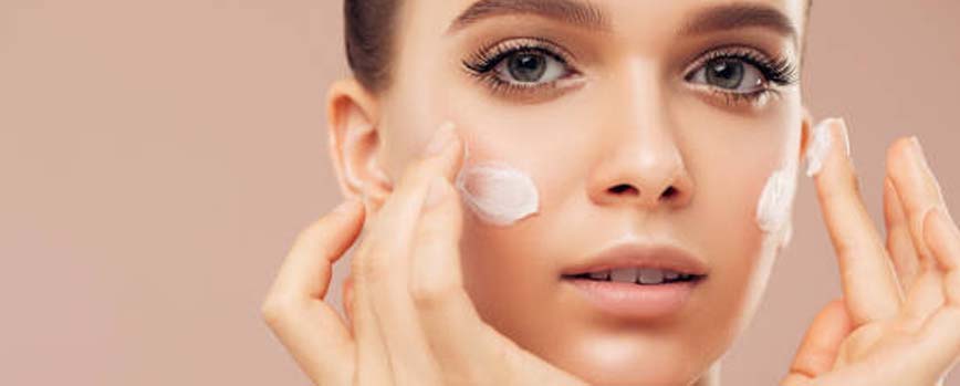 ¿Cómo introducir retinol en una rutina facial?