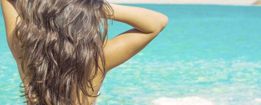 Los beneficios del agua de mar para el cabello. Reequilibra y nutre.