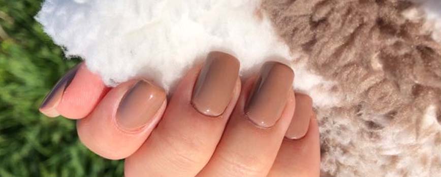 Uñas de invierno café con leche