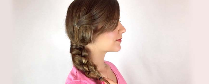 Trenza lateral en flequillo cortina para media melena