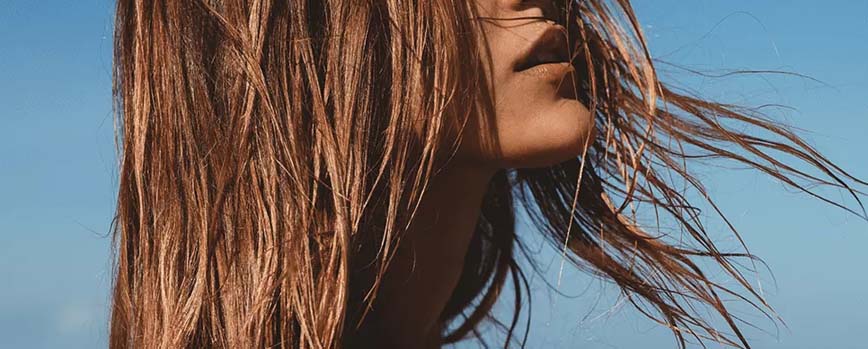 Usos del agua del mar para el cabello