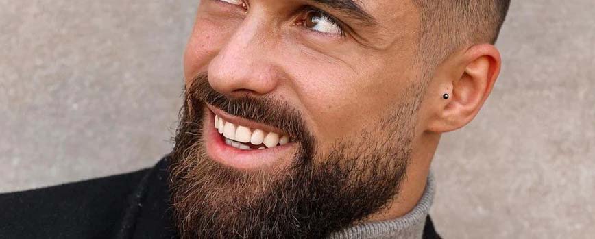 Barba arreglada pero informal