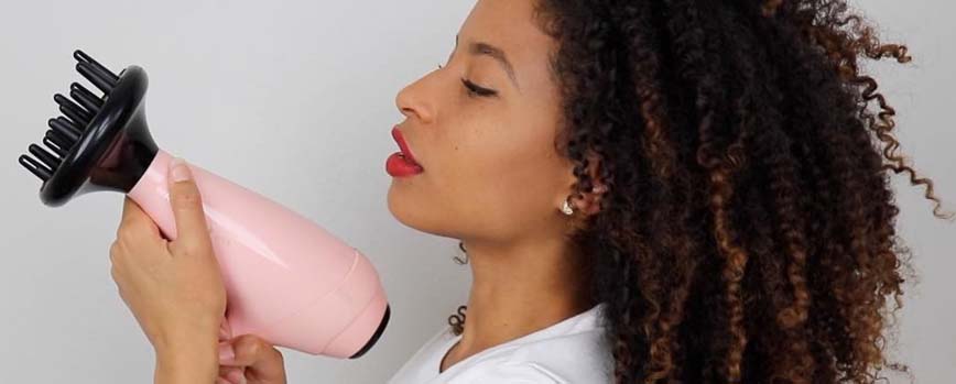 Cómo peinar el cabello afro