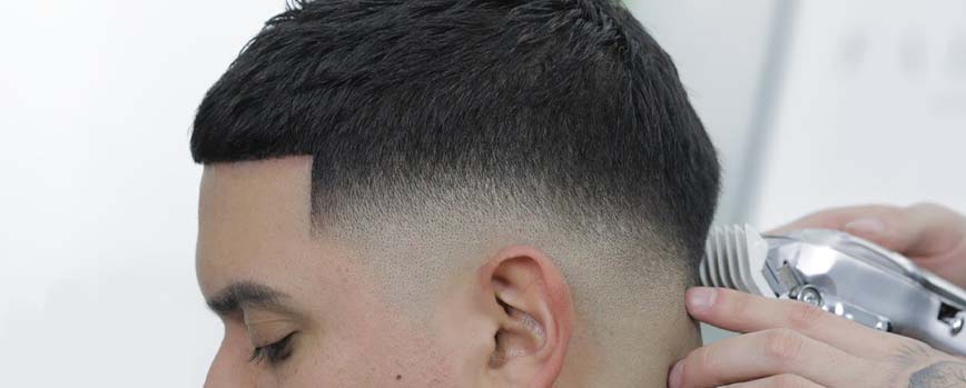 Degradado Skin fade con jopo