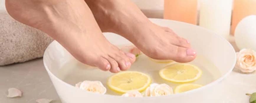 Cómo quitar callos de los pies de forma rápida y sencilla ✓