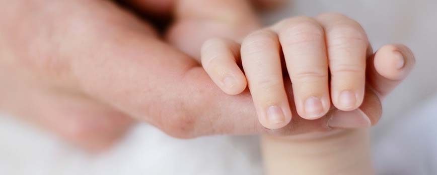 ¿Cuándo cortar las uñas a un bebé por primera vez?
