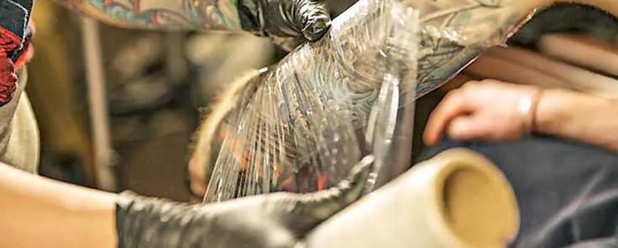 Cómo cuidar un tatuaje recién hecho paso a paso