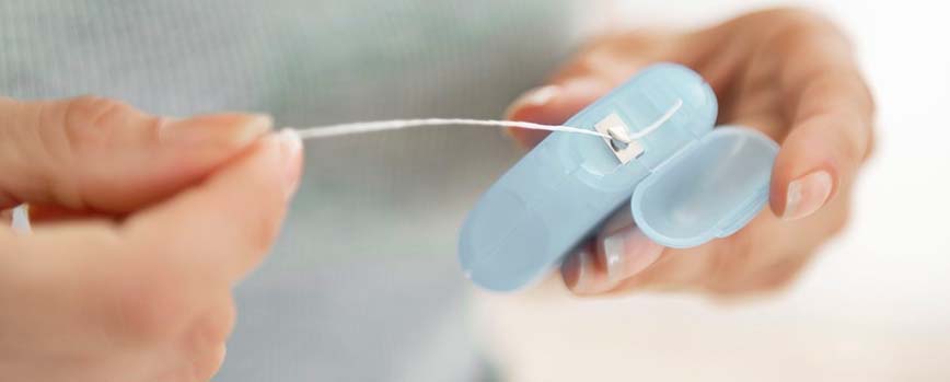 ¿Cuántas veces usar hilo dental al día?