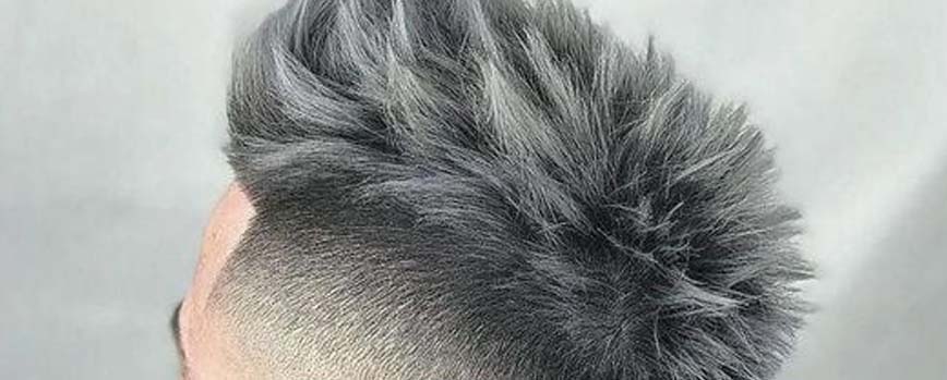 Cabello con mechas blancas para hombre, ¿a quién le sienta bien?