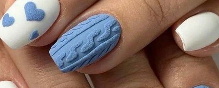 Uñas mate con diseño de texturas