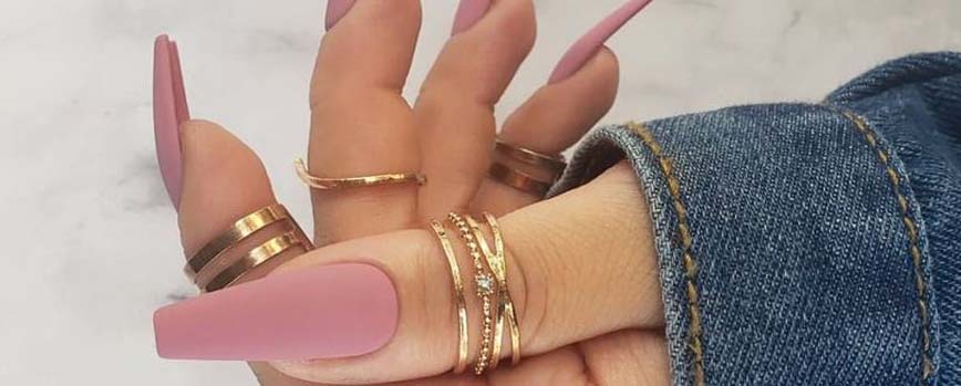 Uñas rosa pastel mate