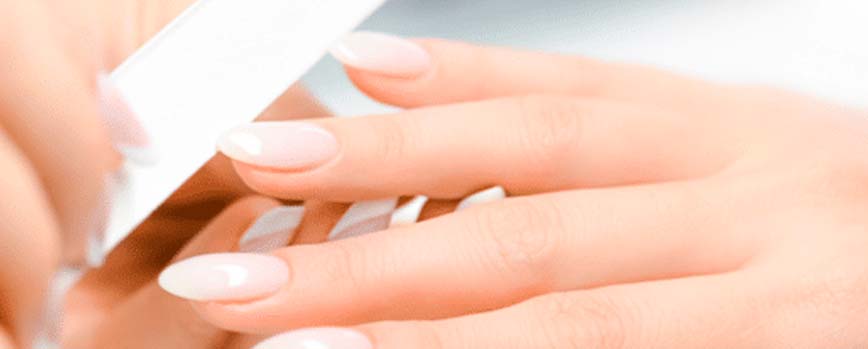 ¿Cómo se hacen las uñas de porcelana?