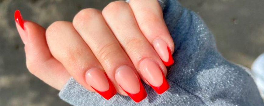 Manicura francesa roja y mate