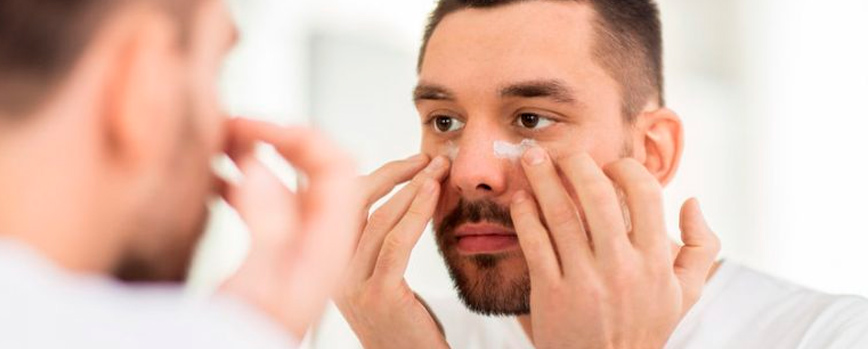 ¿Cómo cuidar el contorno de ojos en un hombre?