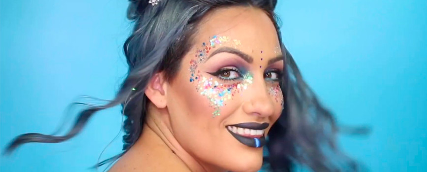 ¿Cómo llevar un maquillaje con glitter?