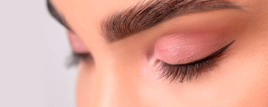 Escoger la forma adecuada del eyeliner permanente