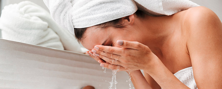 ¿Cómo hacer una limpieza facial profunda en casa?