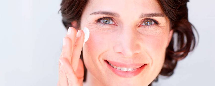 ¿Por qué incorporar una crema antiarrugas en la rutina facial?