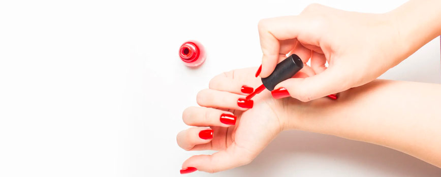 ¿Cómo aplicar un esmalte de uñas?