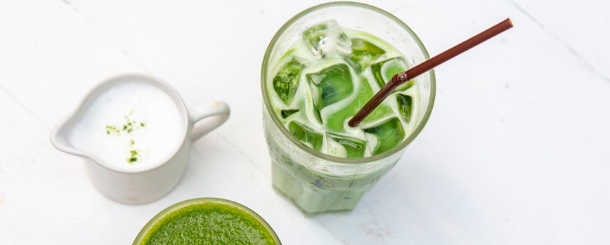 ¿Cómo preparar té matcha sin batidor?