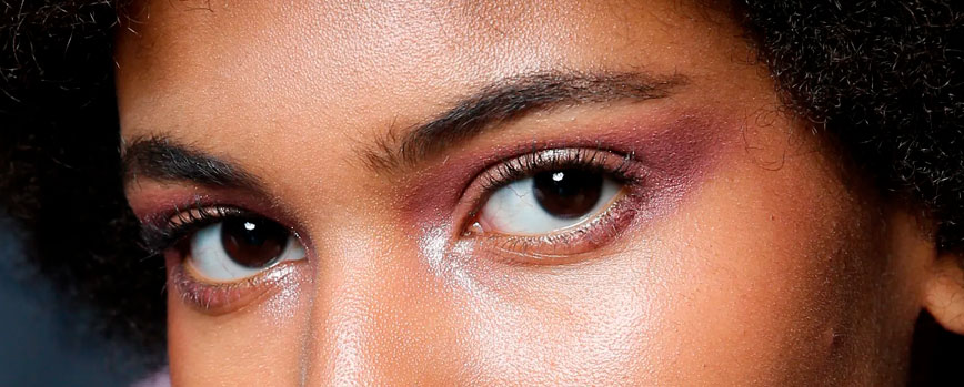 Maquillaje de día para ojos negros