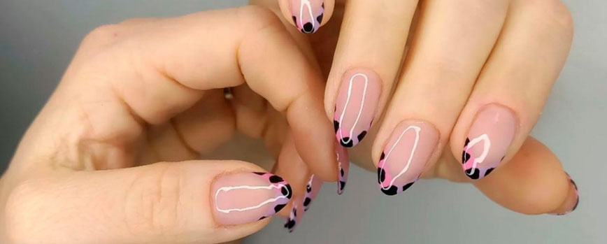 Uñas animal print sencillas y naturales
