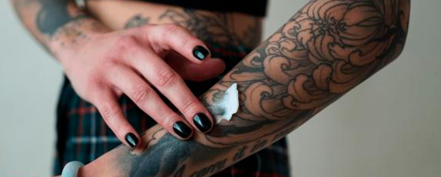 Curación de tatuajes