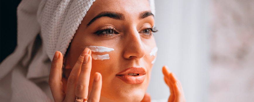 Cuidado facial clásico con la Crema Nivea de tarro azul