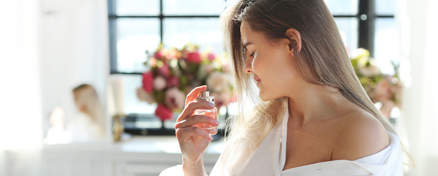 ¿Qué perfumes duraderos de mujer escoger?