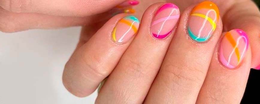 Manicura para uñas cortas con ondas